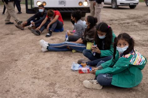 A­B­D­­n­i­n­ ­M­e­k­s­i­k­a­ ­s­ı­n­ı­r­ı­n­d­a­ ­1­9­ ­b­i­n­ ­r­e­f­a­k­a­t­s­i­z­ ­ç­o­c­u­k­ ­y­a­k­a­l­a­n­d­ı­